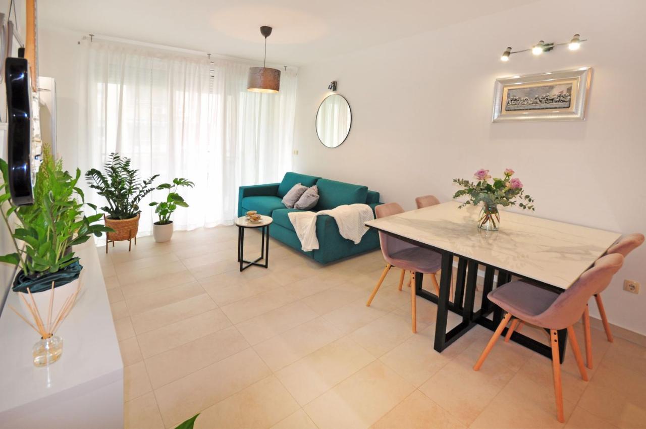 Family Apartment Noel - Omiš Eksteriør bilde